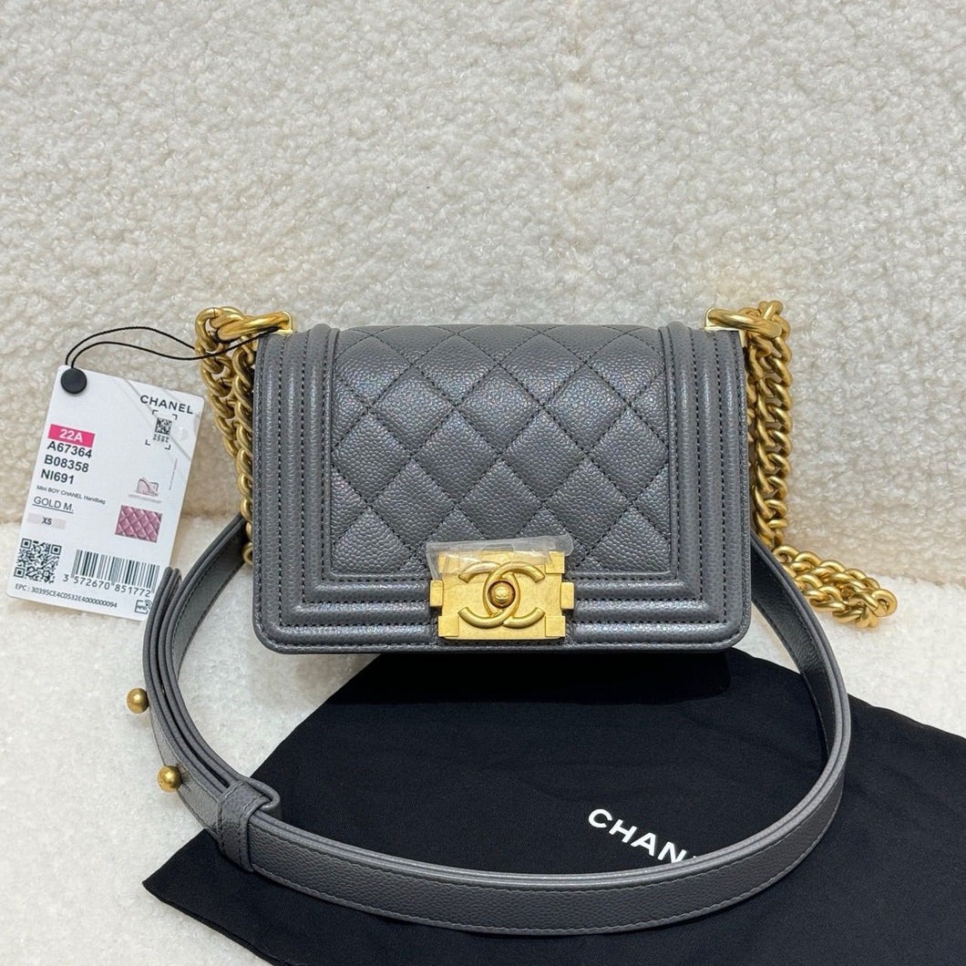 Chanel boy mini caviar, grey with gold hdw