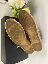 Load image into Gallery viewer, Chanel Pink linen espadrilies, size 42
