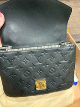 Load image into Gallery viewer, Louis Vuitton black empriente leather Pochette Metis
