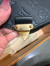 Load image into Gallery viewer, Louis Vuitton black empriente leather Pochette Metis
