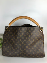 Load image into Gallery viewer, Louis Vuitton monogram artsy
