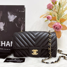 Load image into Gallery viewer, Chanel black mini calfskin chevron, with gold hdw
