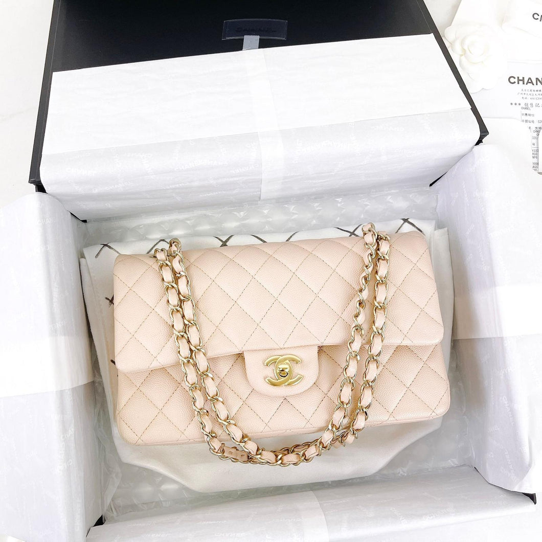 Chanel 22c light beige caviar medium classic flap, light gold hdw