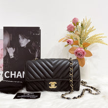 Load image into Gallery viewer, Chanel black mini calfskin chevron, with gold hdw
