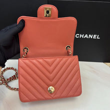 Load image into Gallery viewer, Chanel mini square pink chevron, gold hdw
