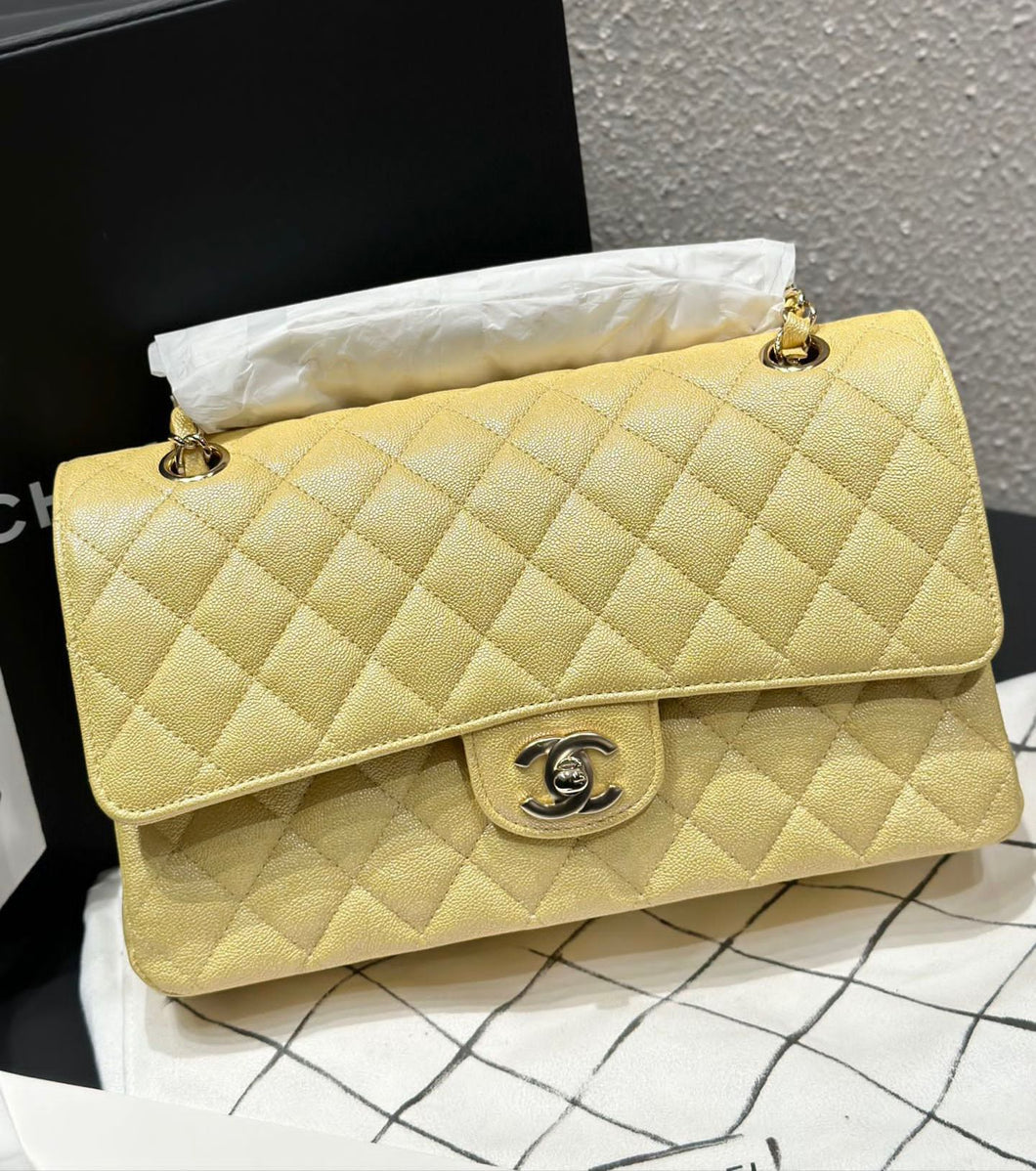 Chanel medium classic flap yellow caviar, gold hdw