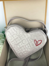 Load image into Gallery viewer, Louis Vuitton fall in love pink heart bag, chip full set
