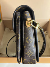Load image into Gallery viewer, Louis Vuitton pochette metis, microchip
