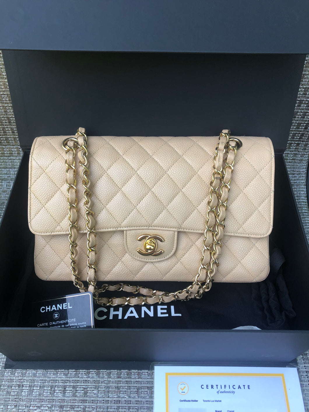 Chanel beige medium classic flap caviar, gold hardware