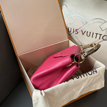 Load image into Gallery viewer, Louis Vuitton capucines BB
