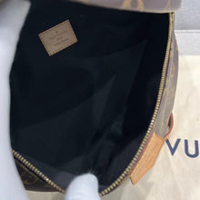 Load image into Gallery viewer, Louis Vuitton classic monogram bumbag
