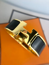 Load image into Gallery viewer, Hermes black / gold clic clac GM
