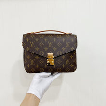 Load image into Gallery viewer, Louis Vuitton Pochette Metis, monogram
