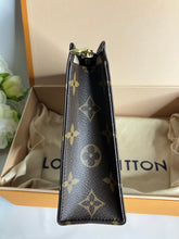 Load image into Gallery viewer, Louis Vuitton toiletry 19
