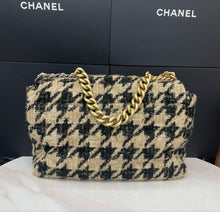 Load image into Gallery viewer, Chanel 19 maxi in houndstooth tweed (19k season)
