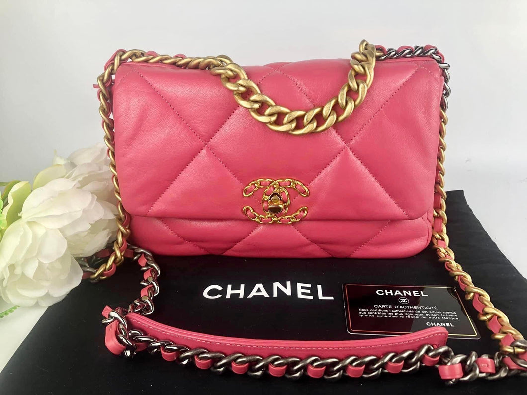 Chanel 19 dark pink lambskin, mixed hdw