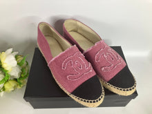 Load image into Gallery viewer, Chanel Pink linen espadrilies, size 42
