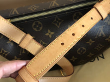 Load image into Gallery viewer, Louis Vuitton monogram bumbag classic style
