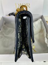 Load image into Gallery viewer, Dior 30 Montaigne chain bag, with gold hdw
