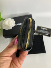 Load image into Gallery viewer, Chanel black caviar 28 series coin purse with gold hdw
