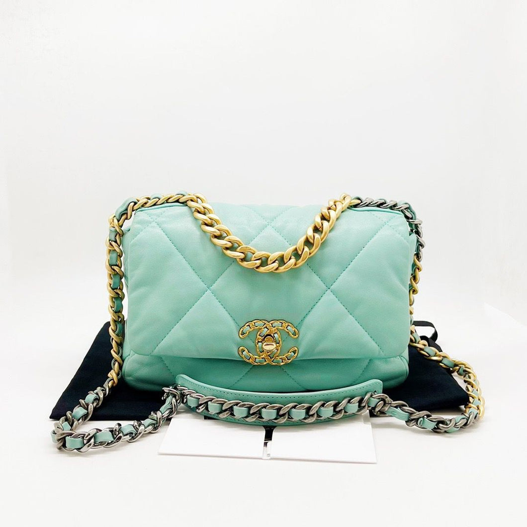 Chanel 19 small Tiffany blue lambskin, mixed hardware