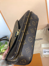 Load image into Gallery viewer, Louis Vuitton Pochette Metis reverse
