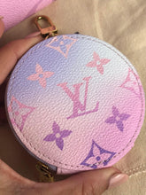 Load image into Gallery viewer, Louis Vuitton On-The-Go sunrise pastel PM with strap, pouch
