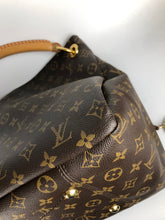 Load image into Gallery viewer, Louis Vuitton monogram artsy
