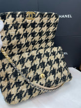 Load image into Gallery viewer, Chanel 19 maxi in houndstooth tweed (19k season)
