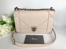 Load image into Gallery viewer, Diorama pale pink medium, with silver hdw
