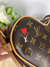 Load image into Gallery viewer, Louis Vuitton game on coeur monogram heart bag
