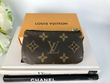 Load image into Gallery viewer, Louis Vuitton monogram key cles pouch
