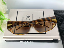 Load image into Gallery viewer, Gucci tortoise sunglasses
