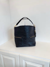 Load image into Gallery viewer, Louis Vuitton melie hobo black

