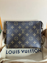 Load image into Gallery viewer, Louis Vuitton toiletry 19
