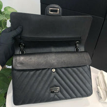 Load image into Gallery viewer, Chanel so black chevron reissue, 28cm
