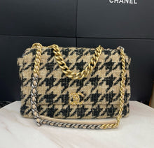 Load image into Gallery viewer, Chanel 19 maxi in houndstooth tweed (19k season)
