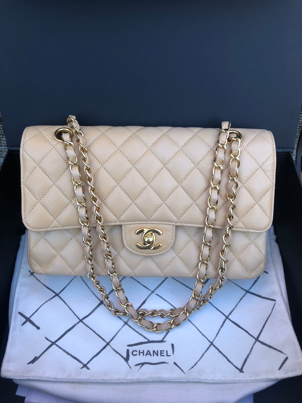 Chanel 18 series beige caviar medium classic, gold hdw