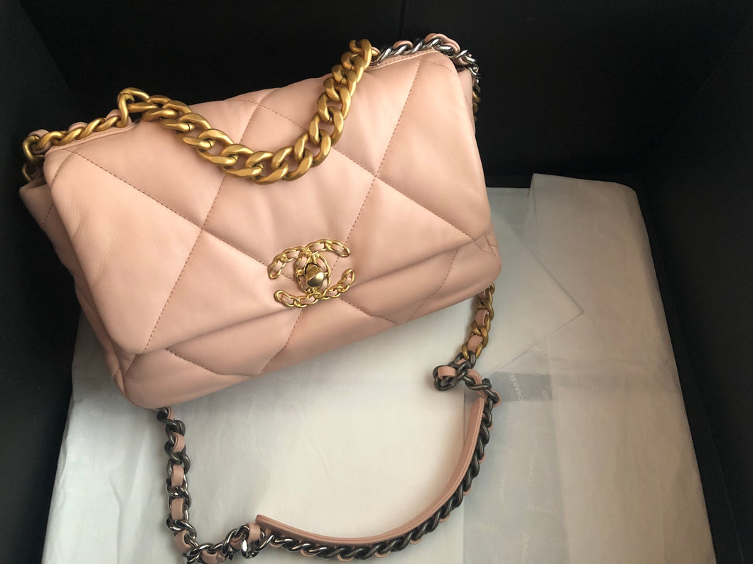 Chanel 19 pink small lambskin 19, with dustbag, chip