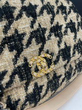 Load image into Gallery viewer, Chanel 19 maxi in houndstooth tweed (19k season)
