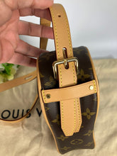 Load image into Gallery viewer, Louis Vuitton game on coeur monogram heart bag

