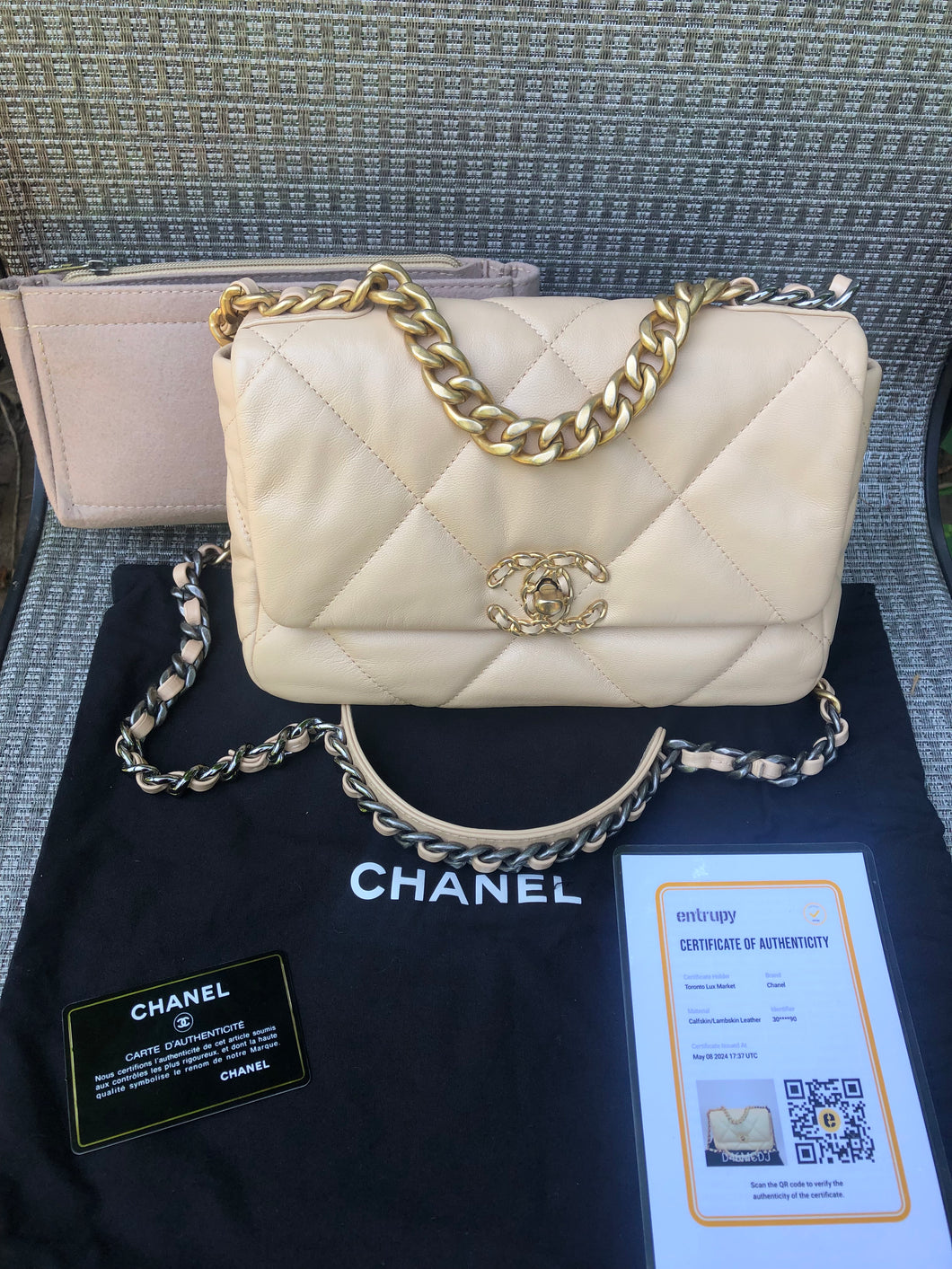 Chanel 19 beige small lambskin, mixed gold hdw