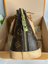 Load image into Gallery viewer, Louis Vuitton Alma BB
