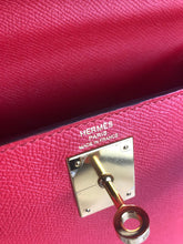 Load image into Gallery viewer, Hermes Kelly 28, rouge tomate gold hdw
