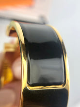 Load image into Gallery viewer, Hermes black / gold clic clac GM
