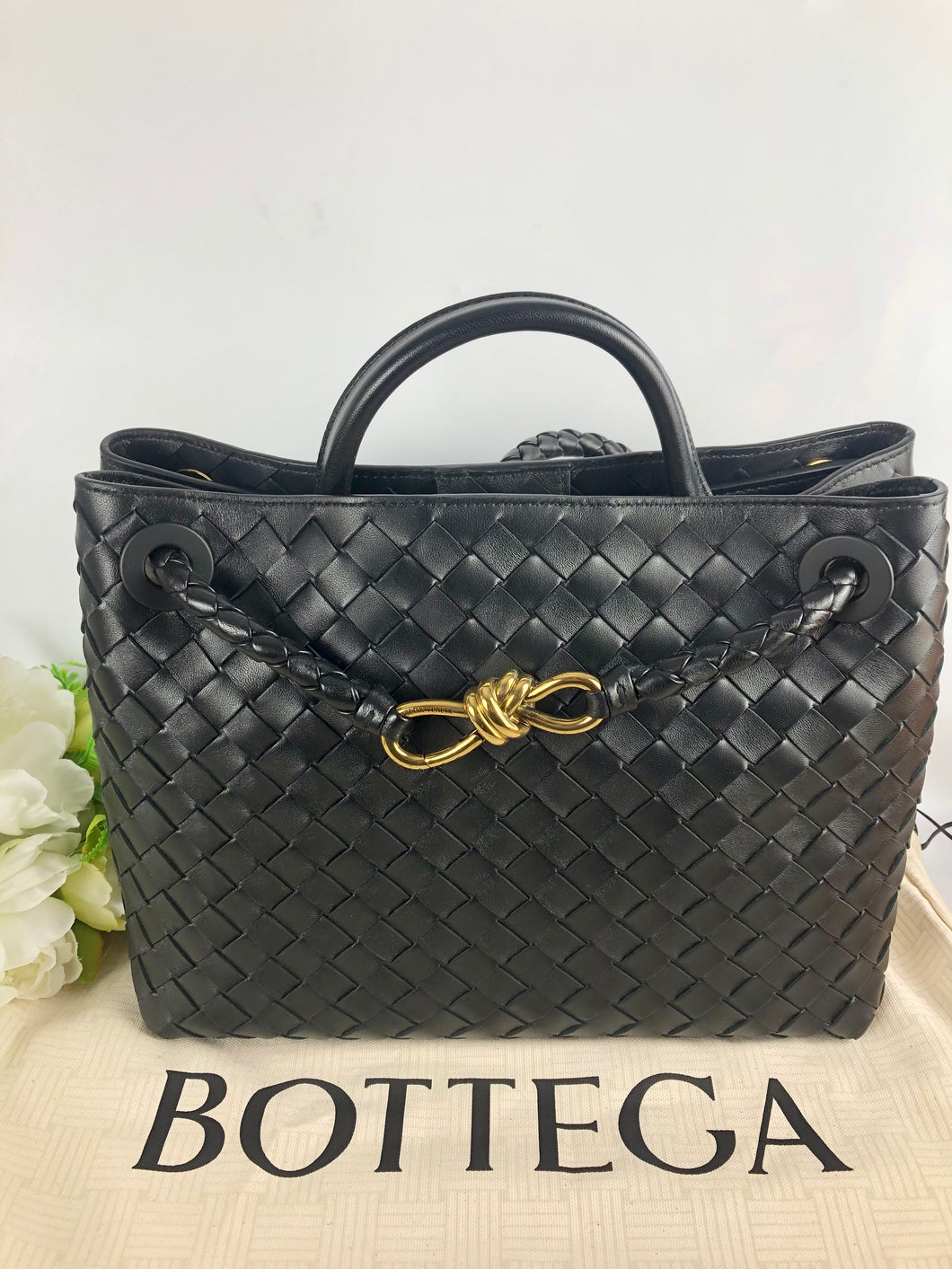 Bottega Veneta Andiamo medium black and gold hdw