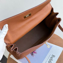 Load image into Gallery viewer, Hermes Kelly 32 Togo leather, gold x gold hdw, stamp A 2017
