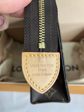 Load image into Gallery viewer, Louis Vuitton toiletry 19
