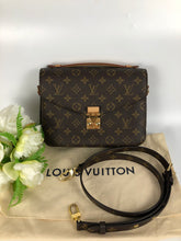 Load image into Gallery viewer, Louis Vuitton Pochette Metis, monogram
