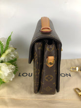 Load image into Gallery viewer, Louis Vuitton Pochette Metis, monogram
